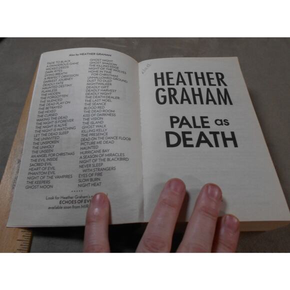 Pale as Death by Heather Graham Paperback 2018 Krewe of Hunters #25 - Picture 4 of 8